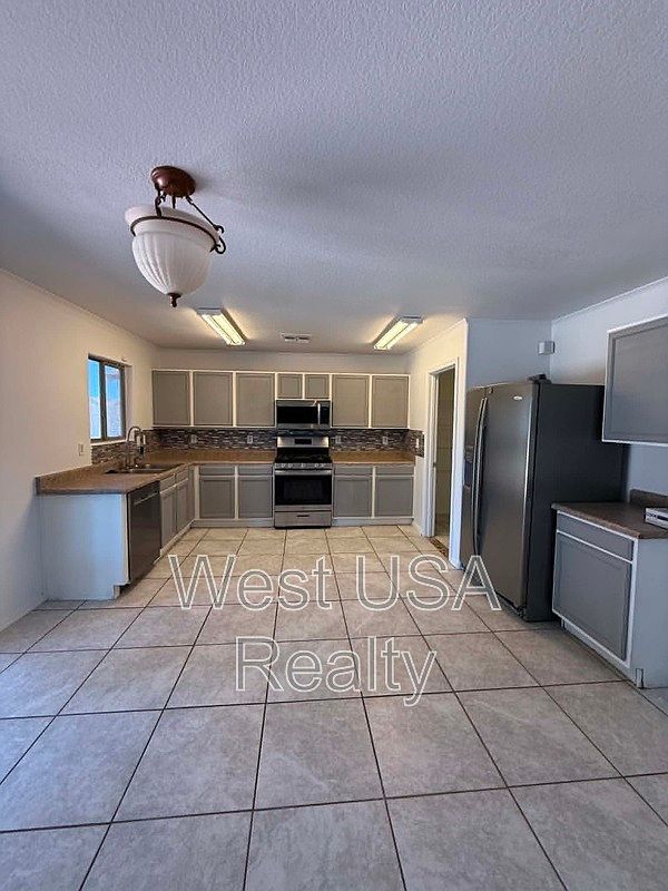1261 E Dust Devil Dr San Tan Valley, AZ 85143 photo 3