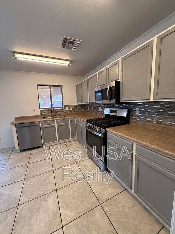 1261 E Dust Devil Dr San Tan Valley, AZ 85143 photo 2