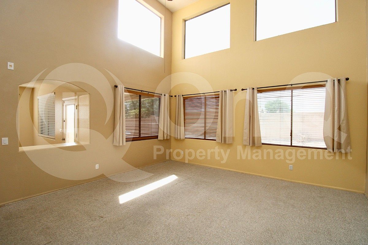 226 E Clairidge Dr photo 5