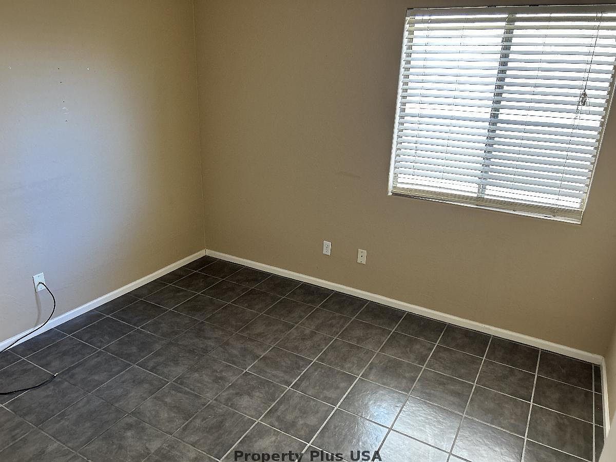 43591 W Colby Dr photo 3