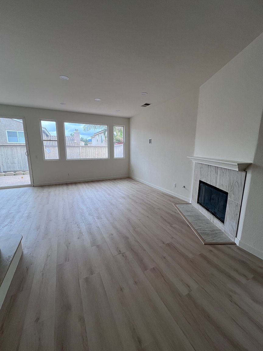 871 Yosemite Dr photo 4