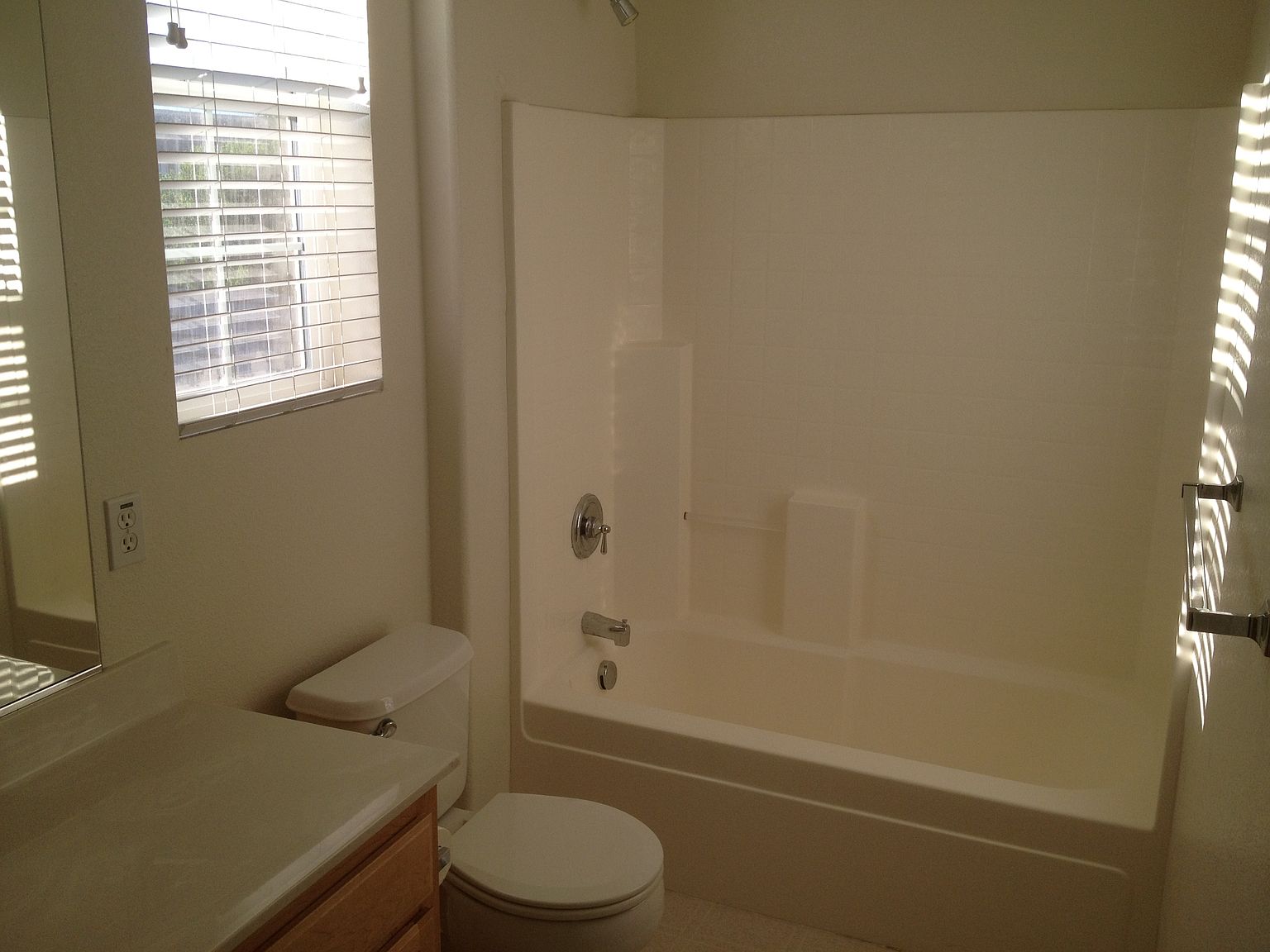 2326 Abbott Ct photo 3