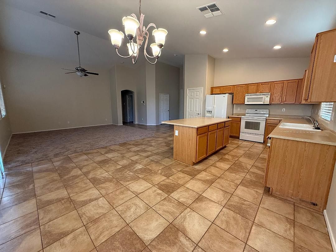 3094 E Sparrow Pl photo 4