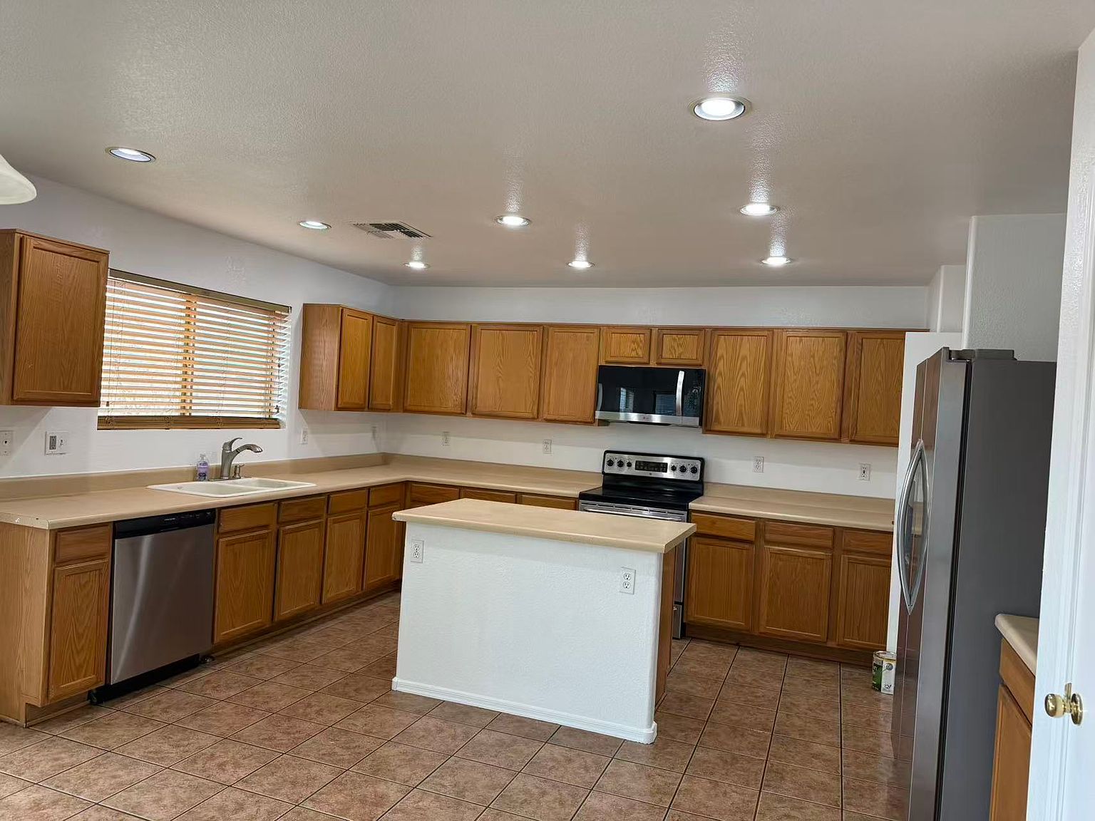 9432 W Terri Lee Dr photo 3