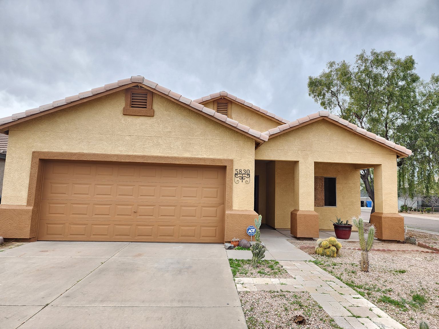 5830 S 11th Dr
