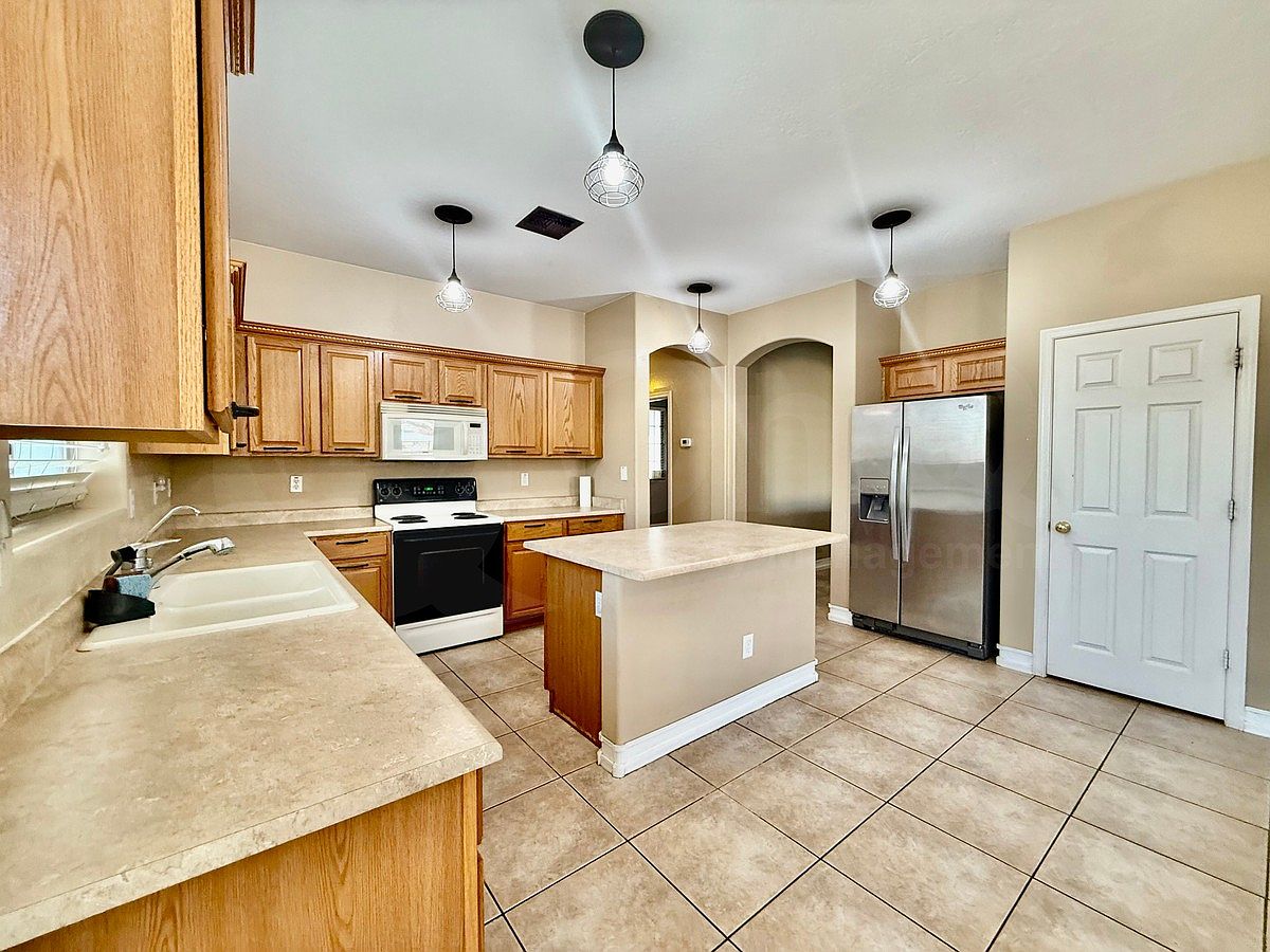 6611 S 25th Dr photo 3