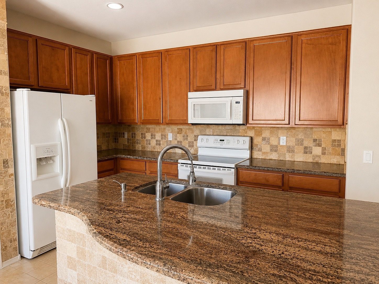 2562 W Alta Vista Rd photo 3