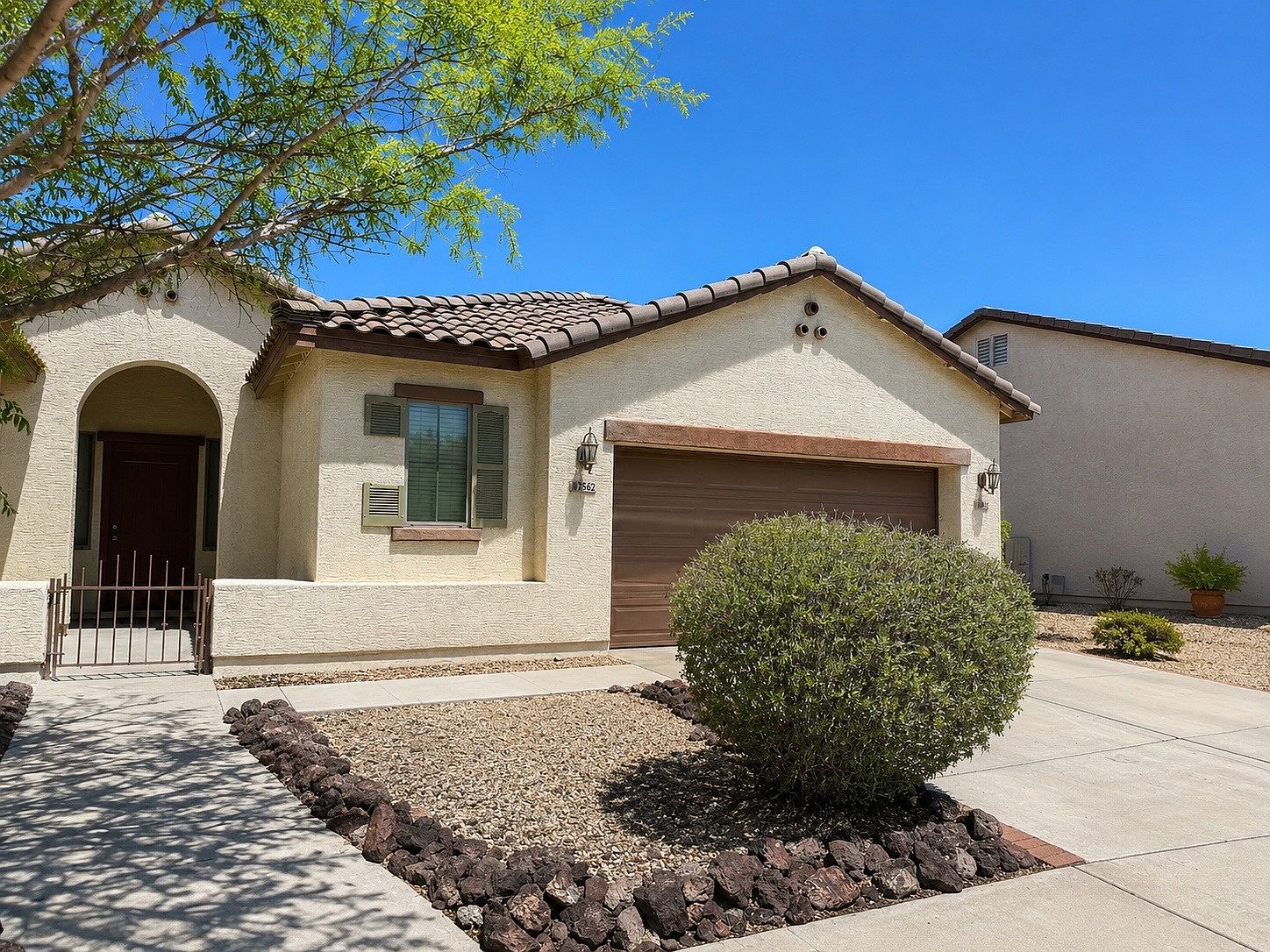 2562 W Alta Vista Rd photo 2