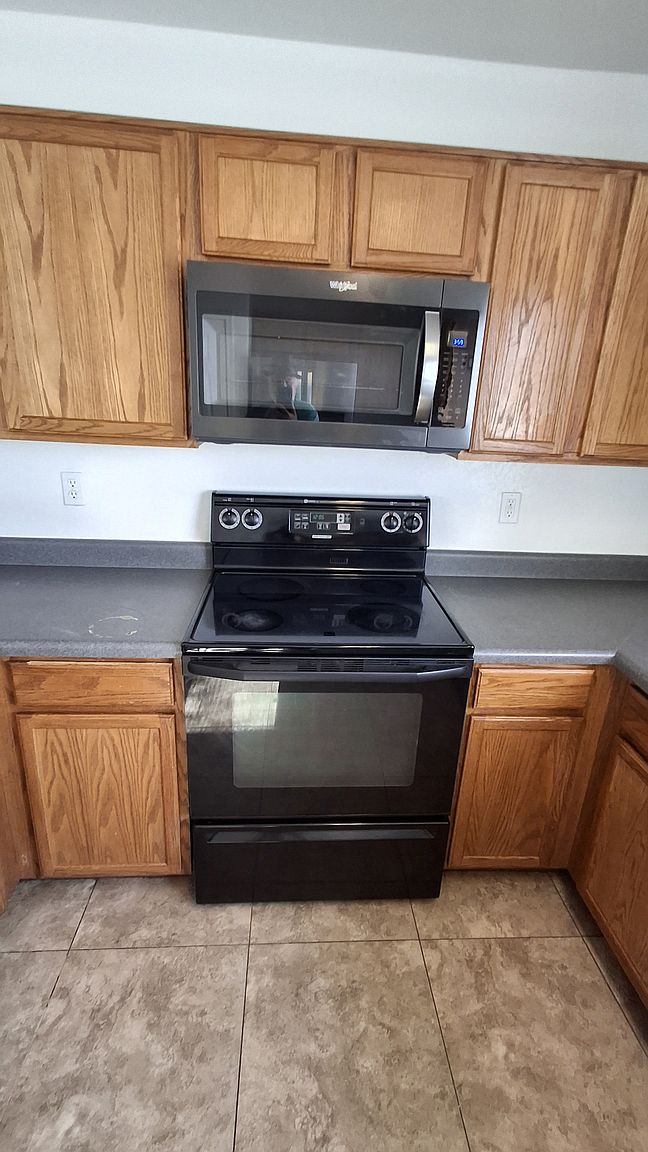 9619 N 82nd Gln photo 3