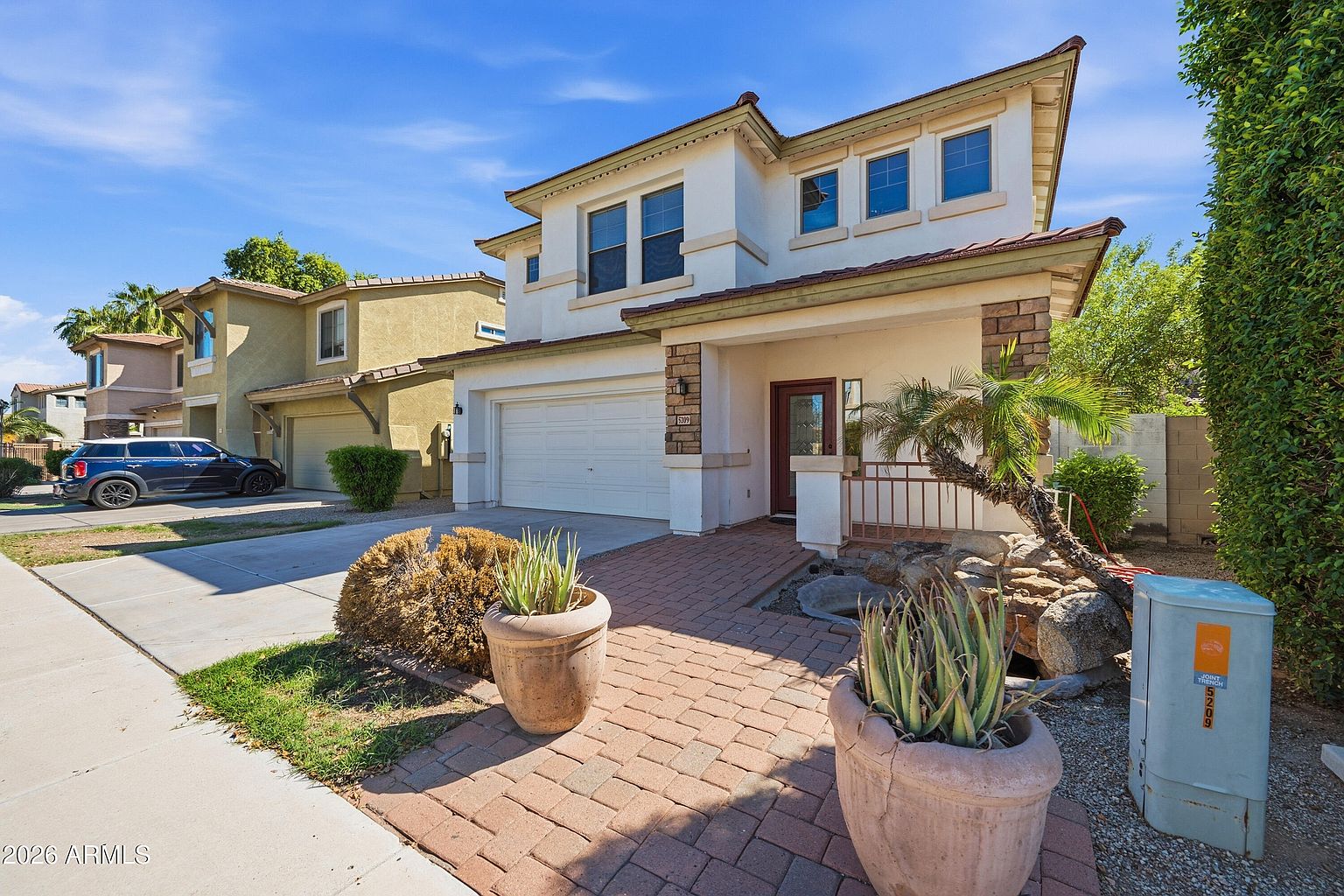 5209 W Shaw Butte Dr photo 2