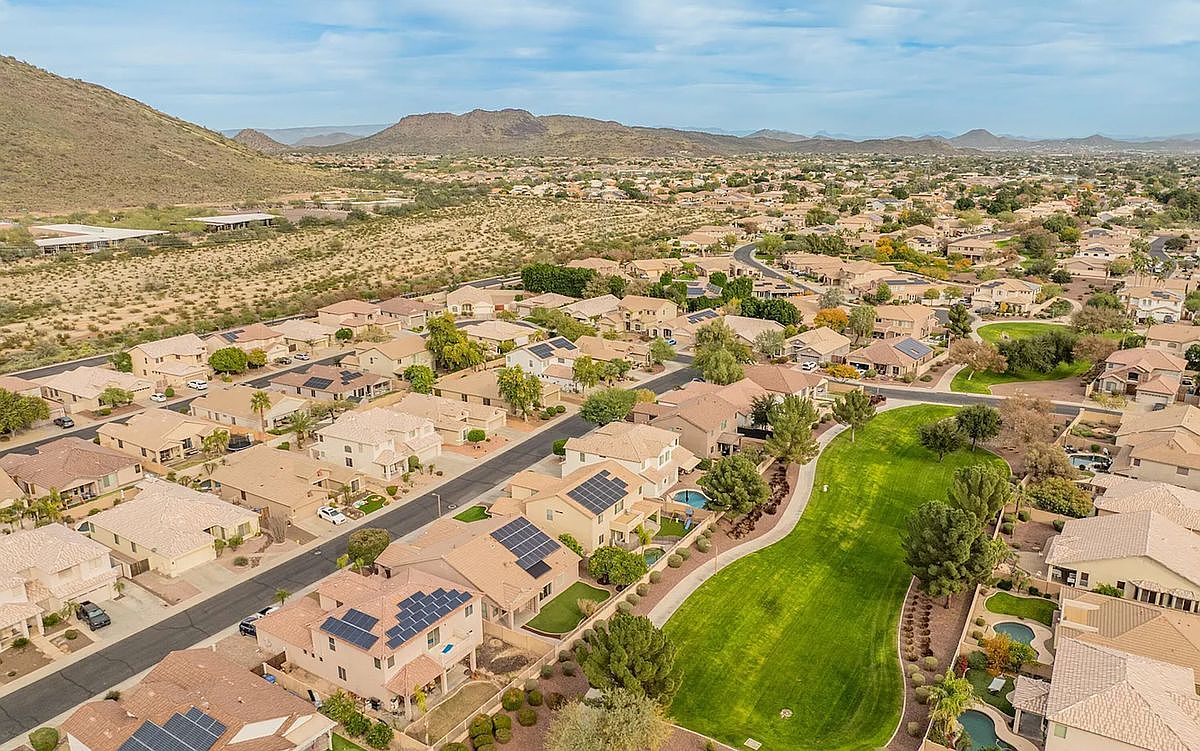 5924 W Park View Ln Glendale, AZ 85310 photo 4