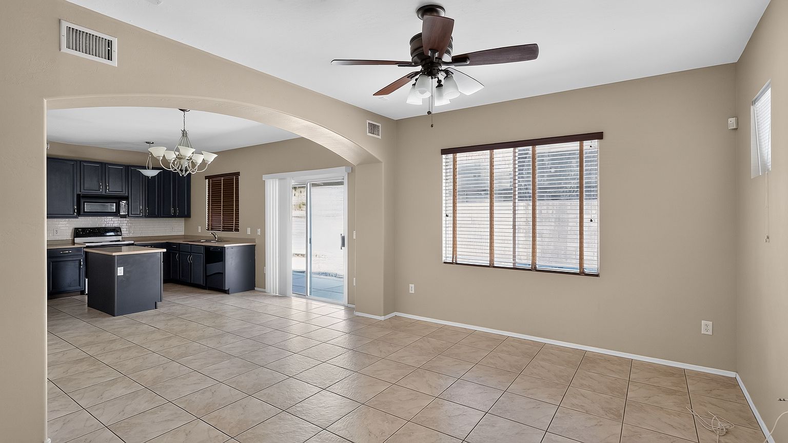 3032 W Cavalry Dr photo 4