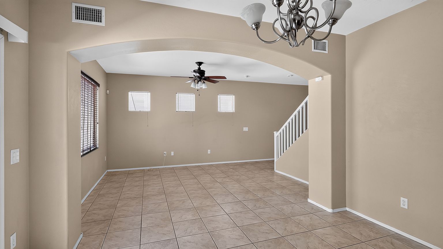 3032 W Cavalry Dr photo 3