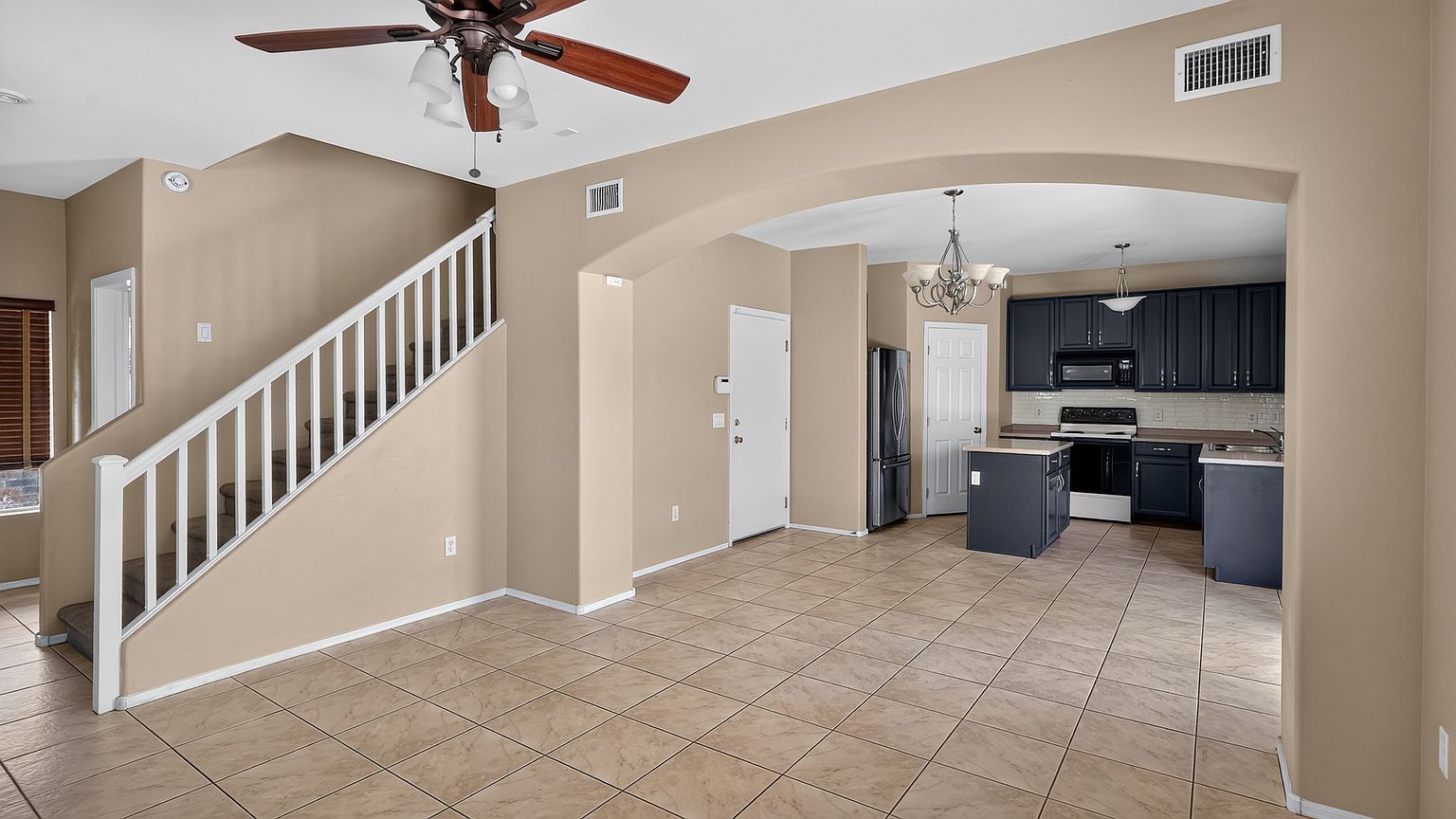 3032 W Cavalry Dr photo 2