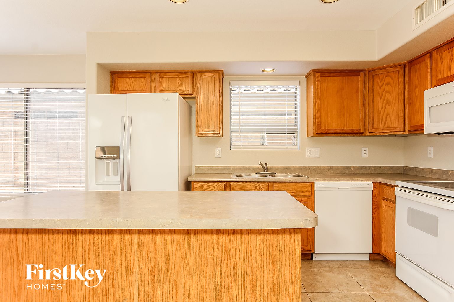 7913 S 45th Ln photo 4