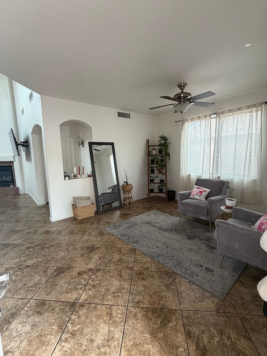 4521 W Magdalena Ln photo 2
