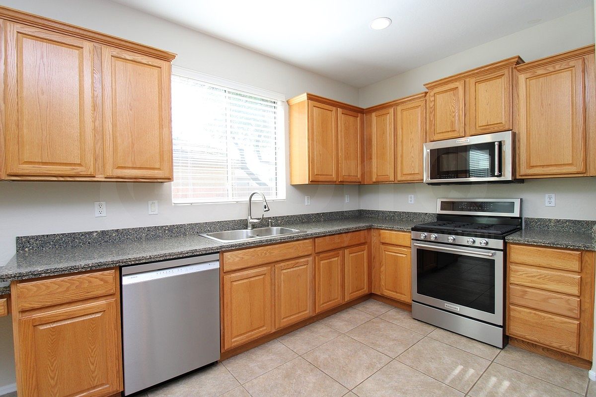 2137 E Glacier Pl photo 2