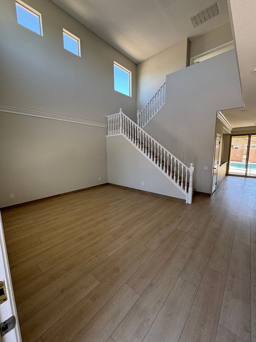 971 E Bellerive Pl photo 2