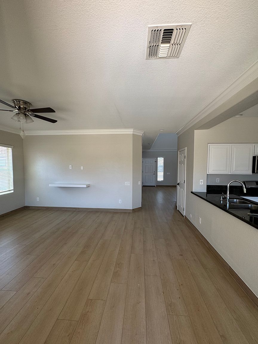 971 E Bellerive Pl photo 4