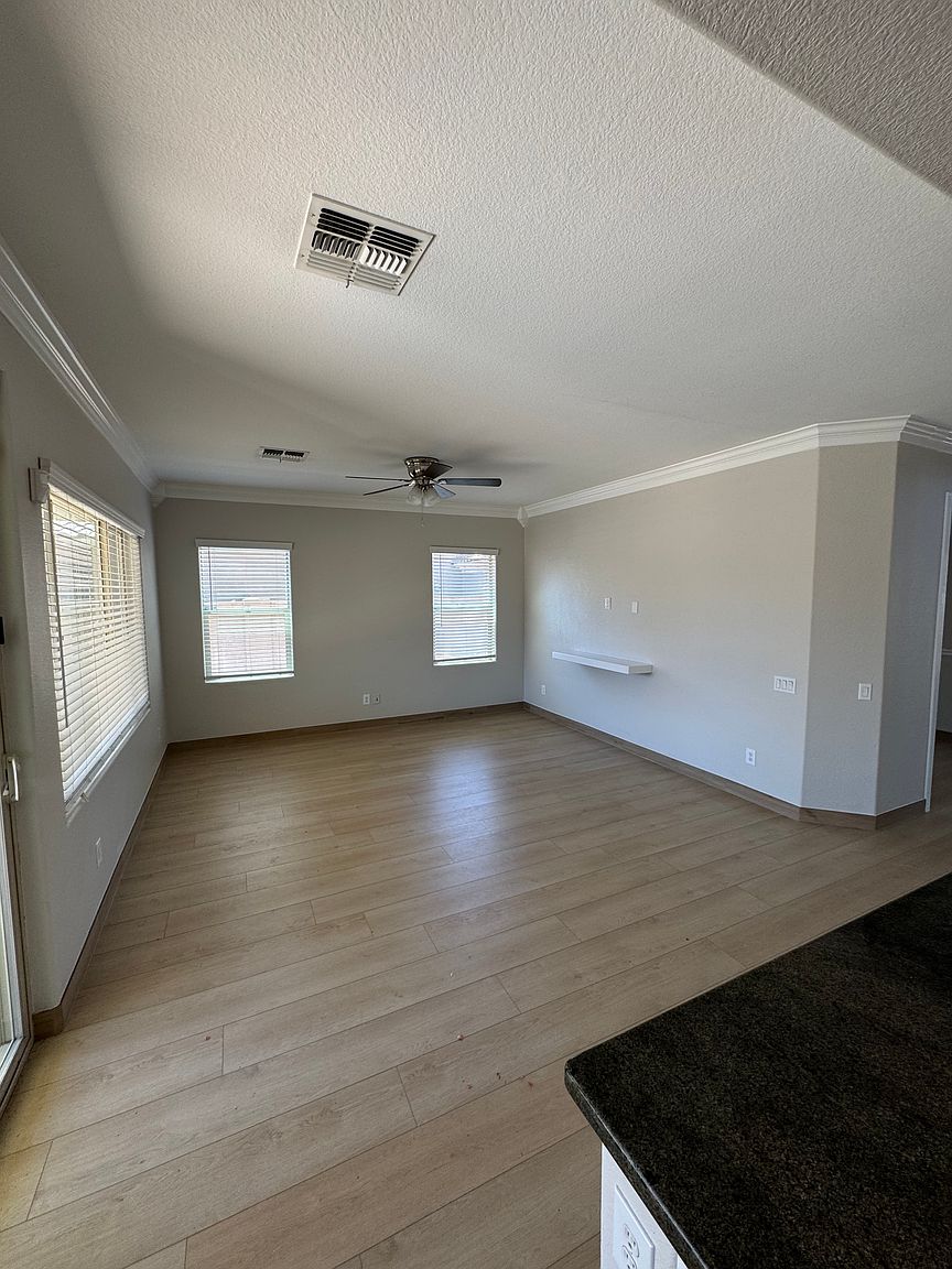 971 E Bellerive Pl photo 5