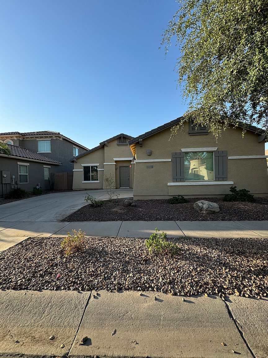 951 E Cherry Hills Dr photo 3