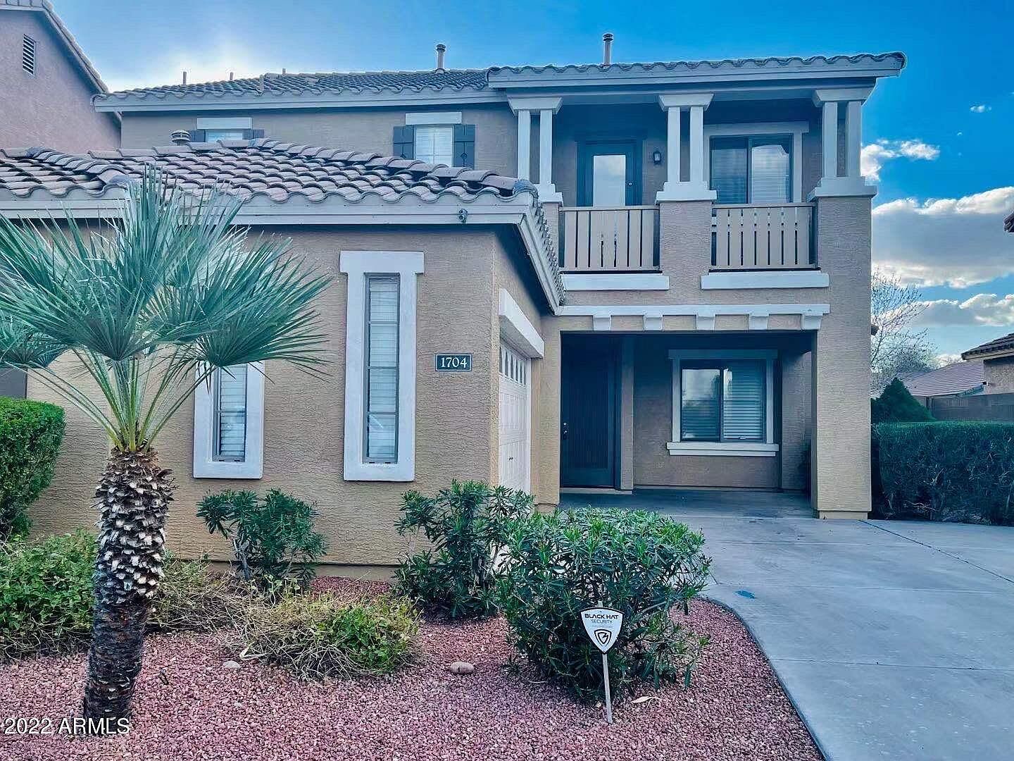 1704 S Falcon Dr Gilbert, AZ 85295 photo 2