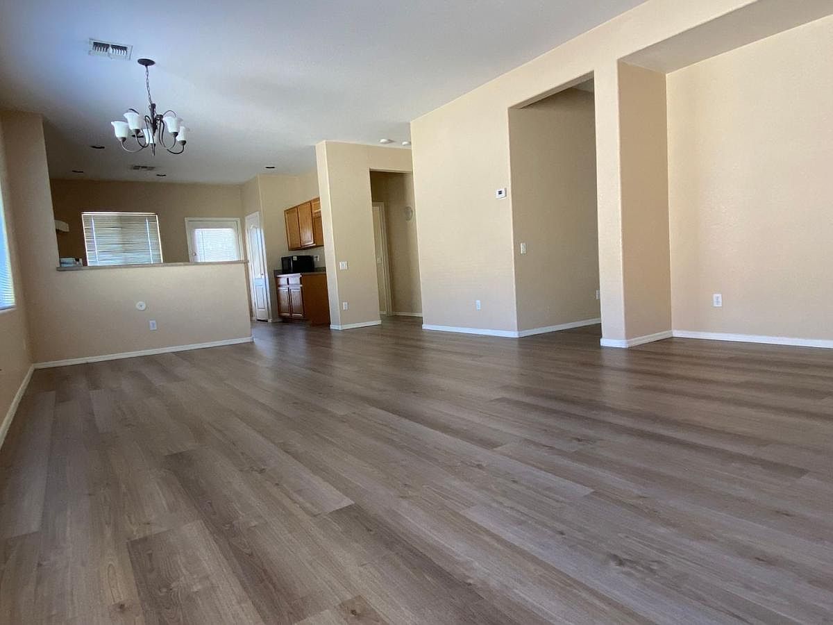 517 S 115th Dr photo 5