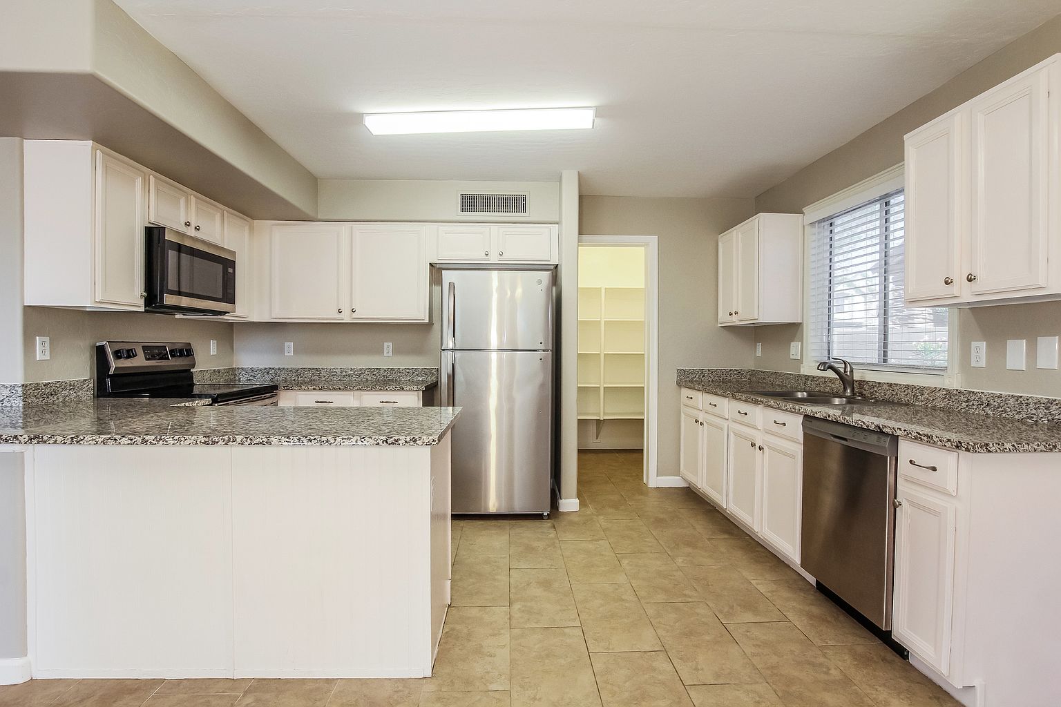 14871 W Bloomfield Rd photo 4