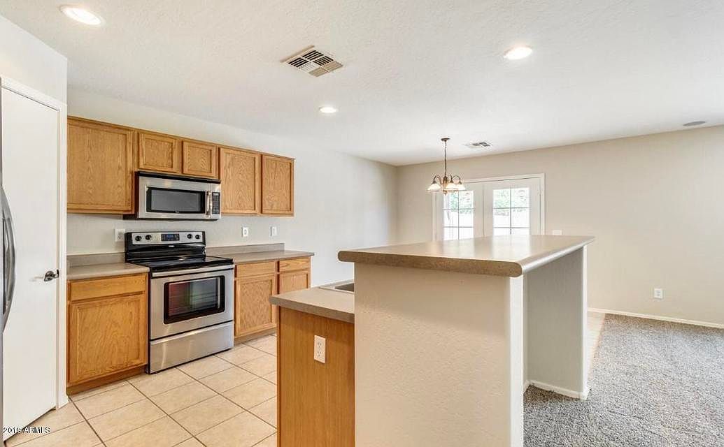 Beautiful 5-bedroom Home In A Prime Location photo 5