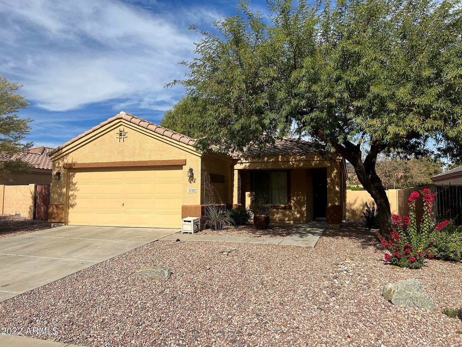 17442 W Watson Ln photo 2