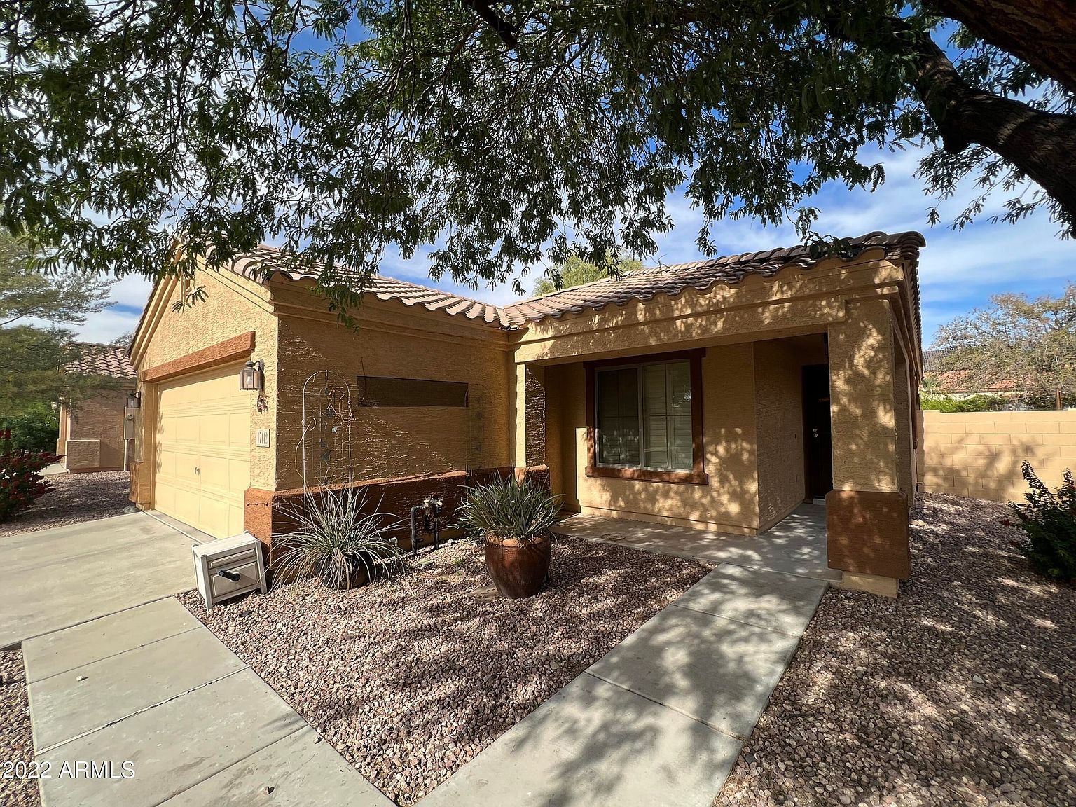 17442 W Watson Ln photo 3