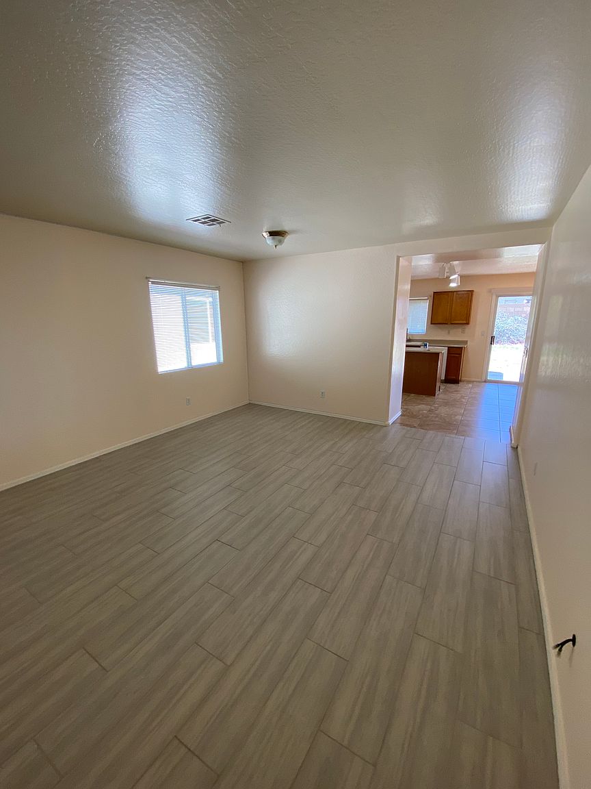 22816 W Mohave St photo 4