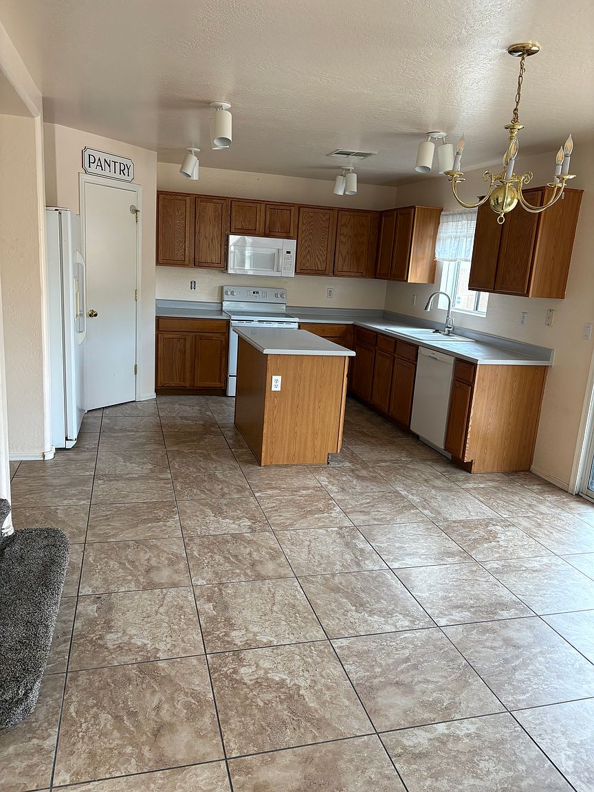 22816 W Mohave St photo 2