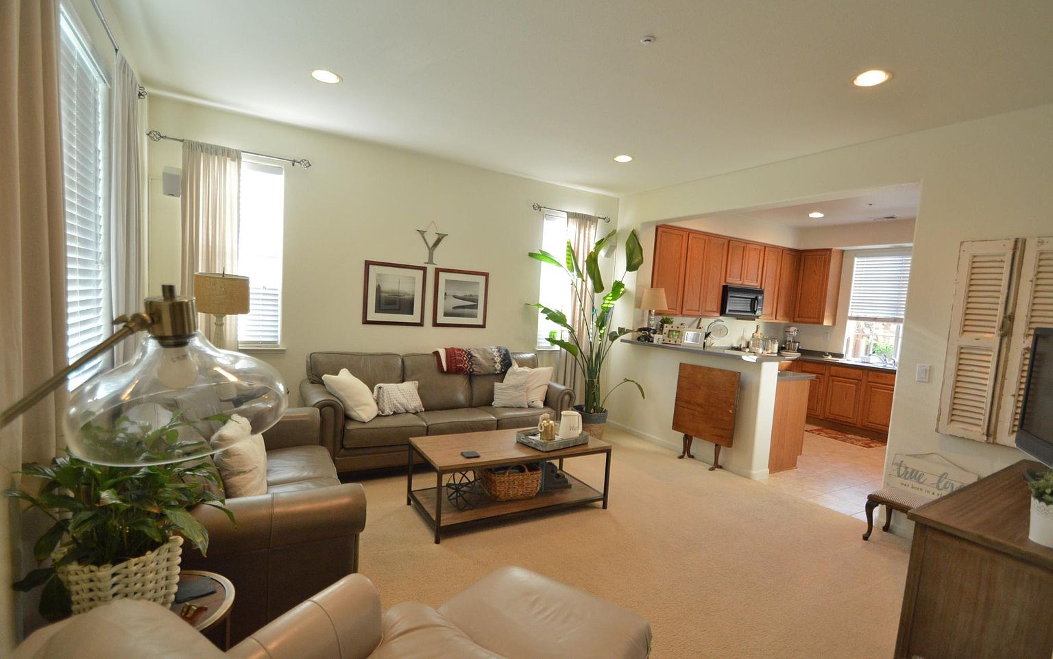 237 Blackstone Cmn photo 2