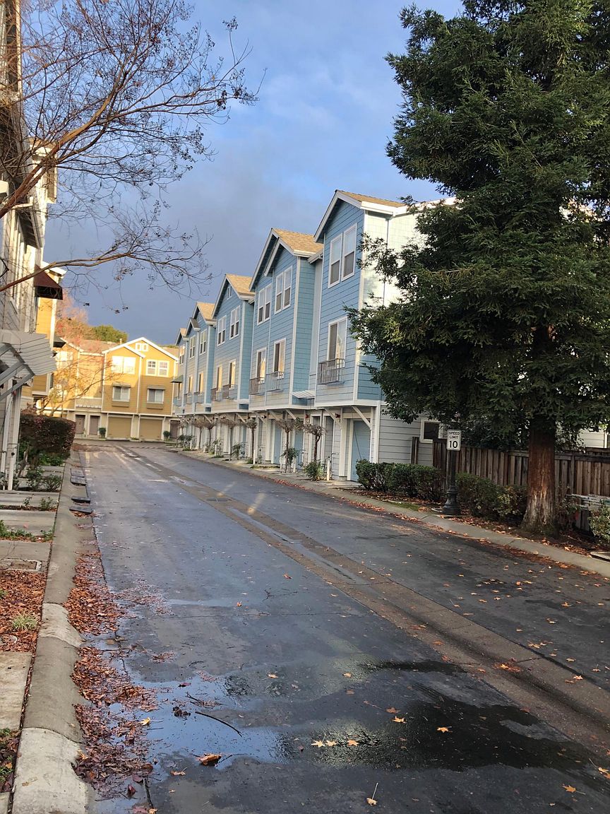 3BR/3BA Townhouse on Arcadia Dr · Hayward photo 2