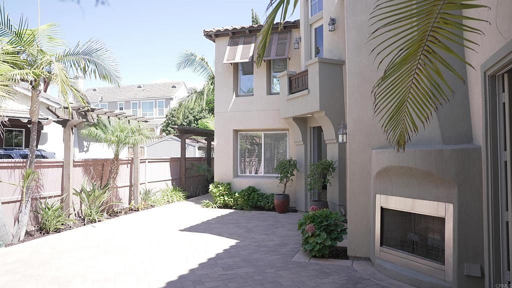 1050 White Alder Ave photo 4