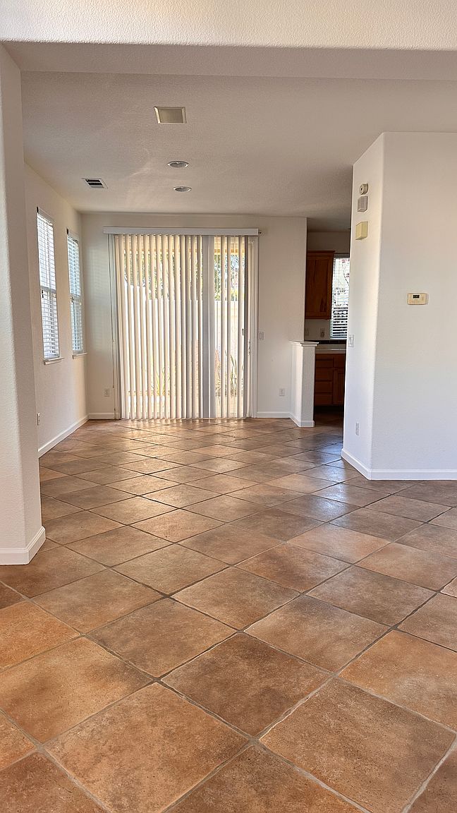 102 Adobe Ct photo 2