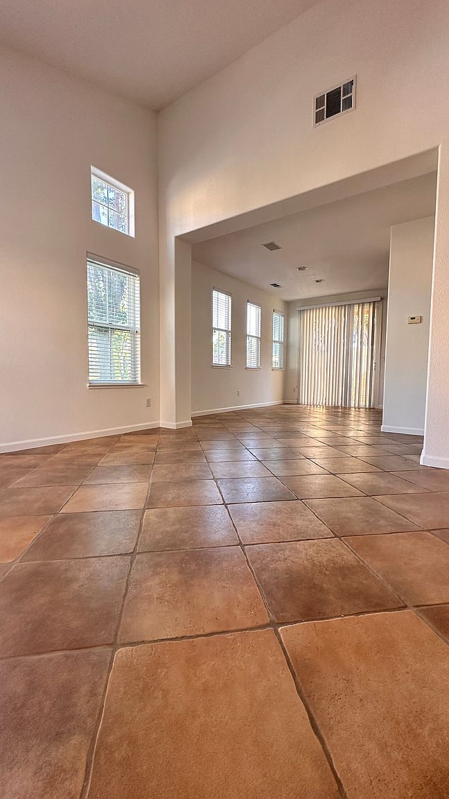 102 Adobe Ct photo 5