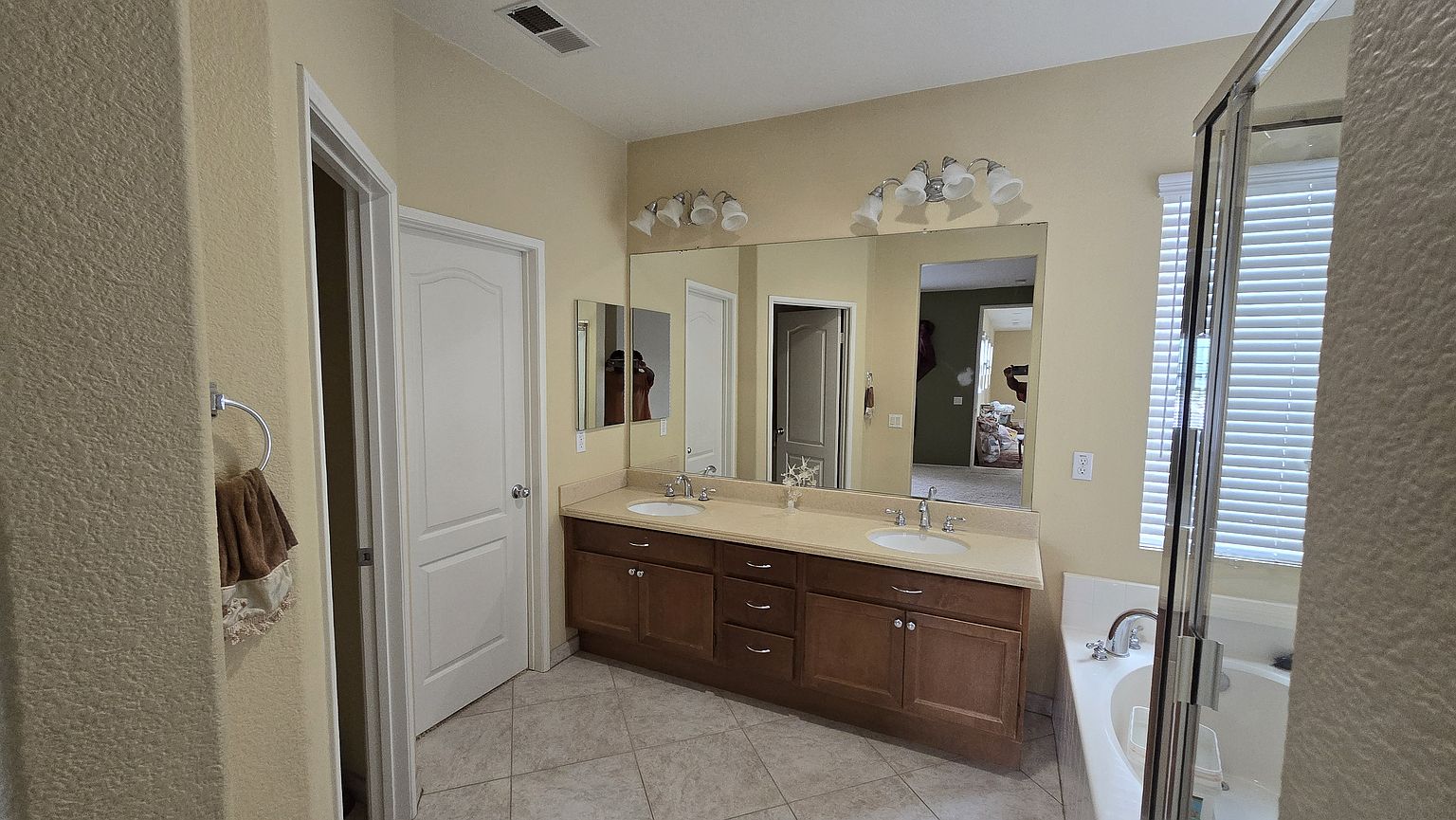 16422 Snowbells Ln photo 4