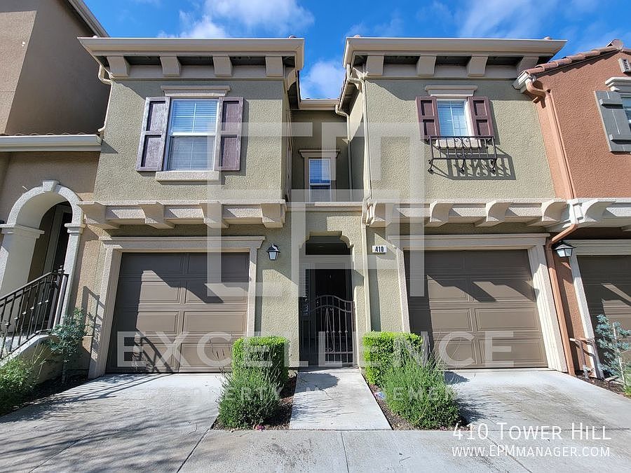 Spacious 3/2.5 Located In Communication Hills, With Two 1 Car Garages, W/D & Large Master Retreat photo 2