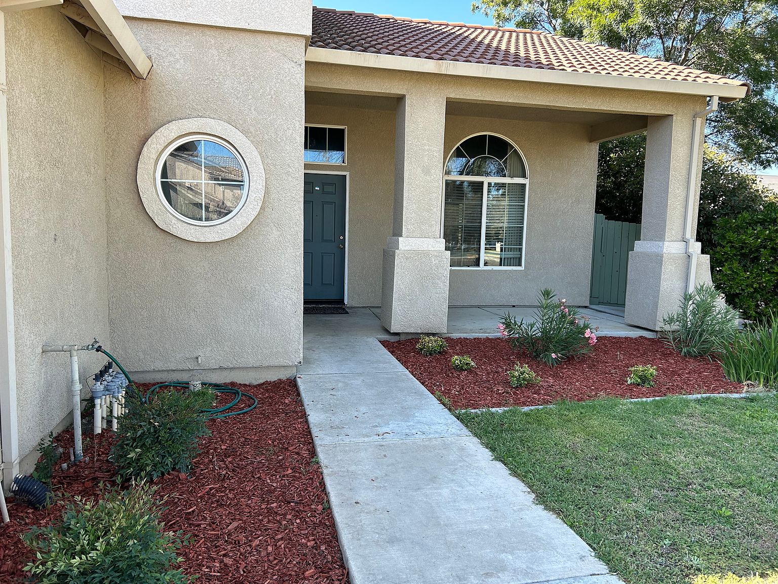719 Sparrow Ct photo 2