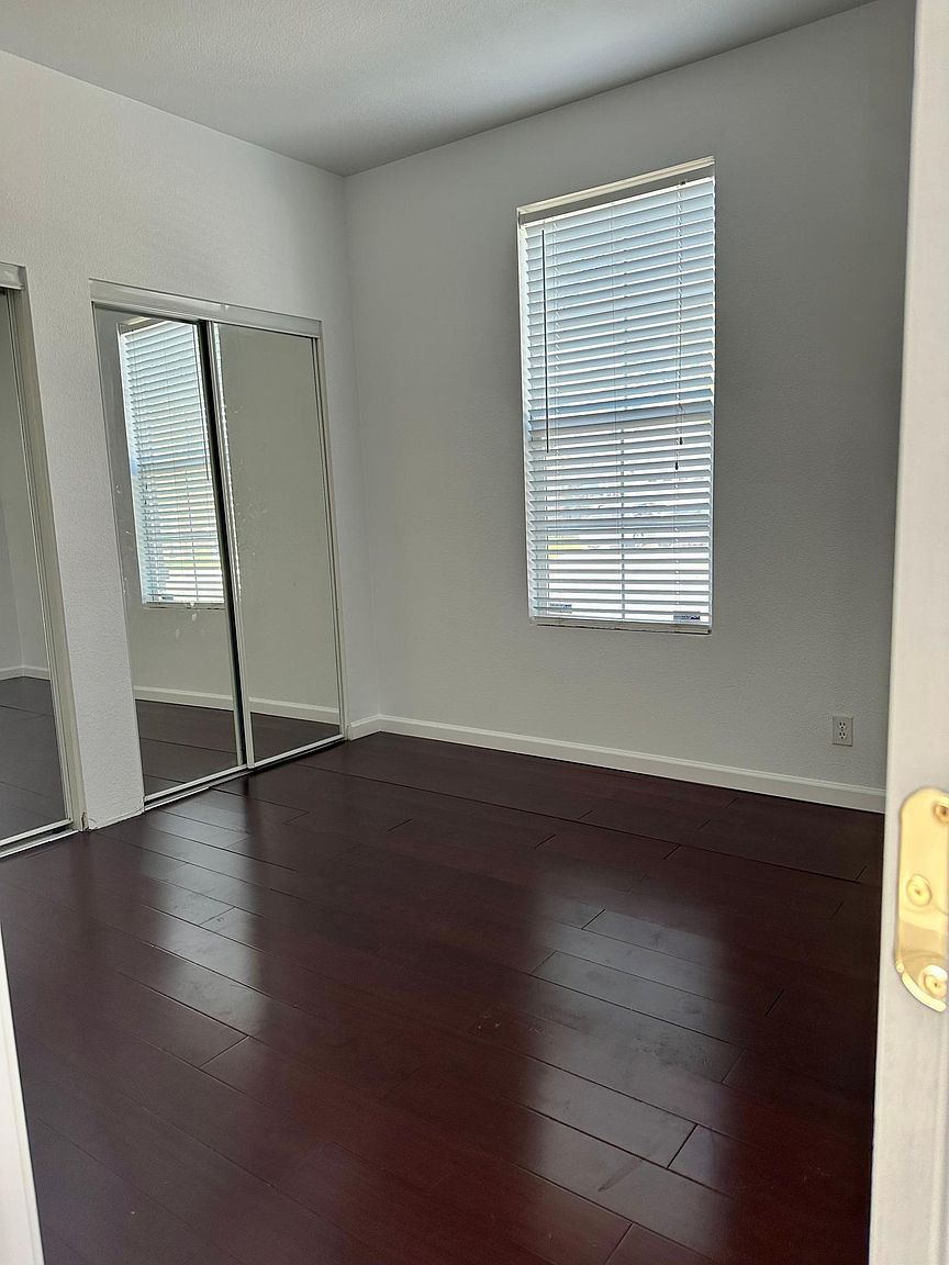 2230 Gibralter Ln photo 2