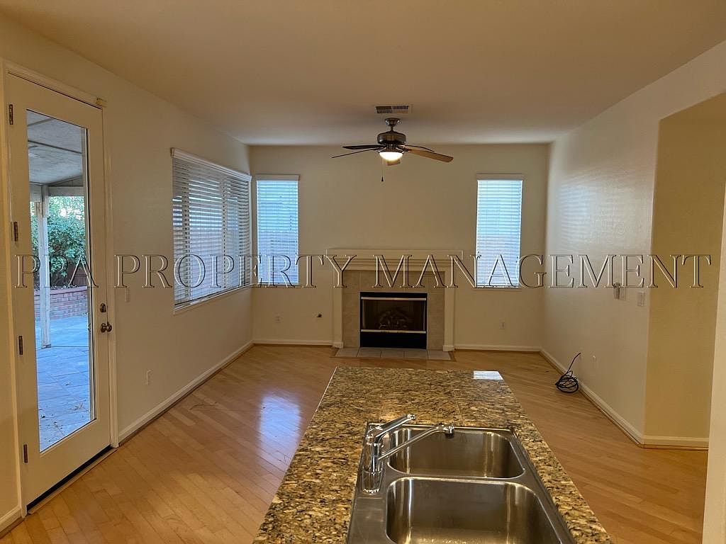 161 De Bord Dr photo 3
