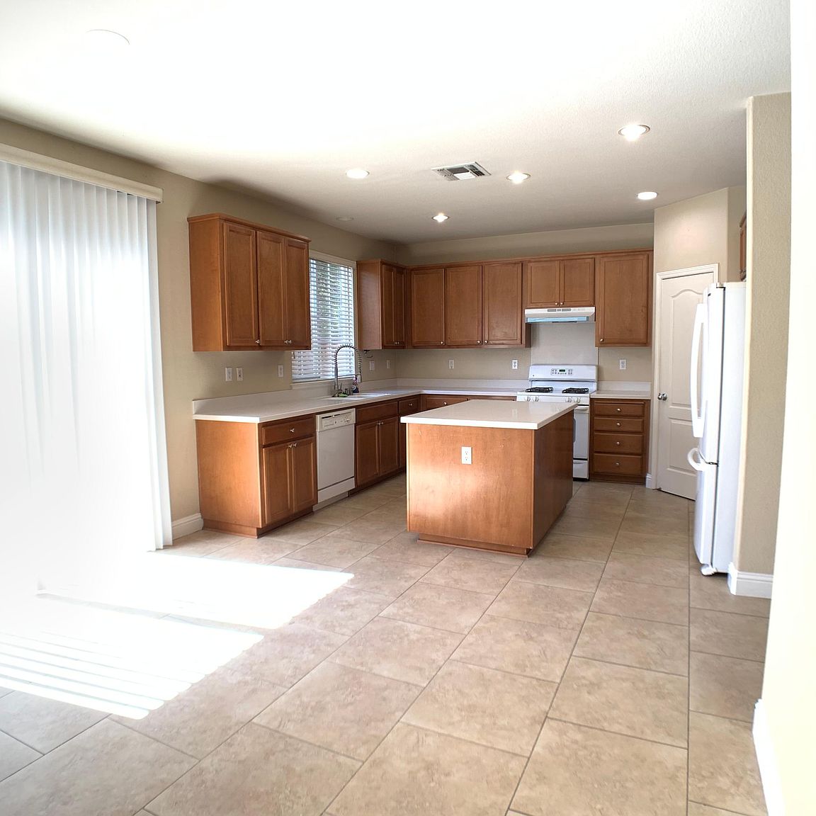 339 Hatheway St photo 5