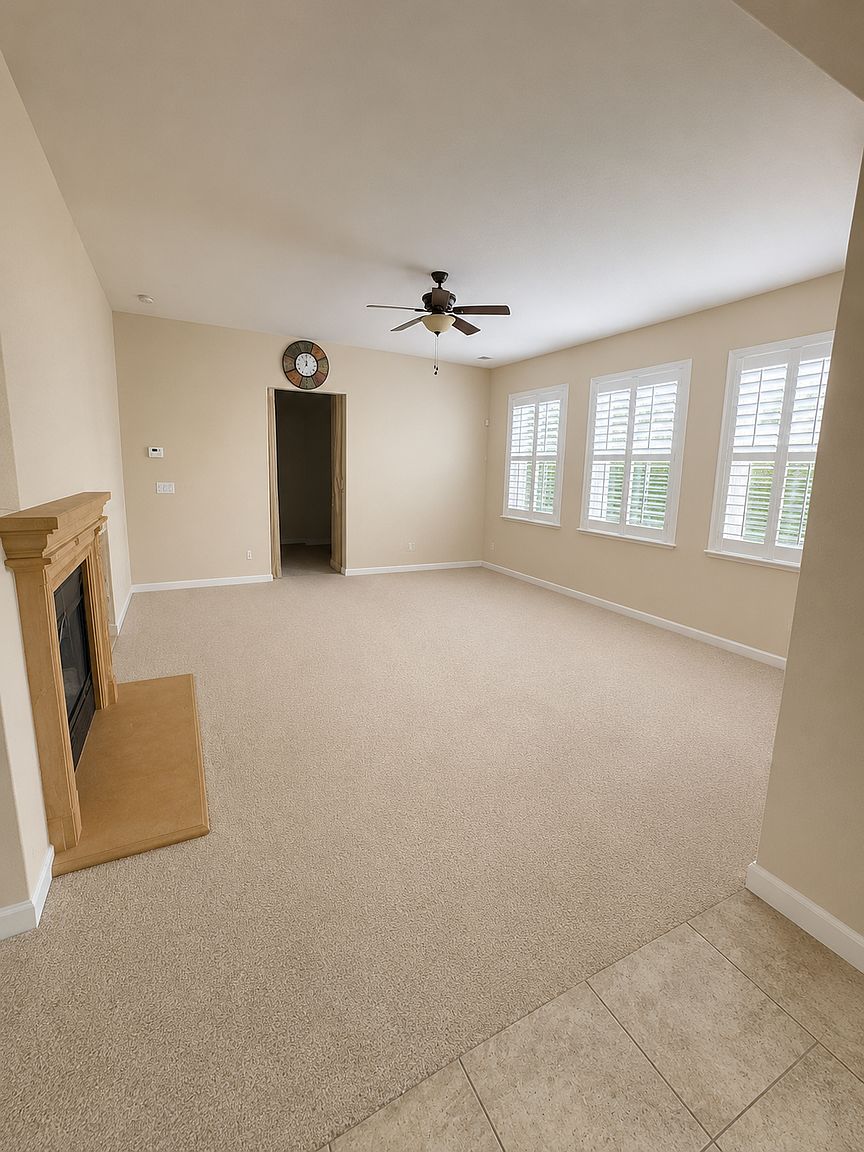 376 Goodall Dr photo 3