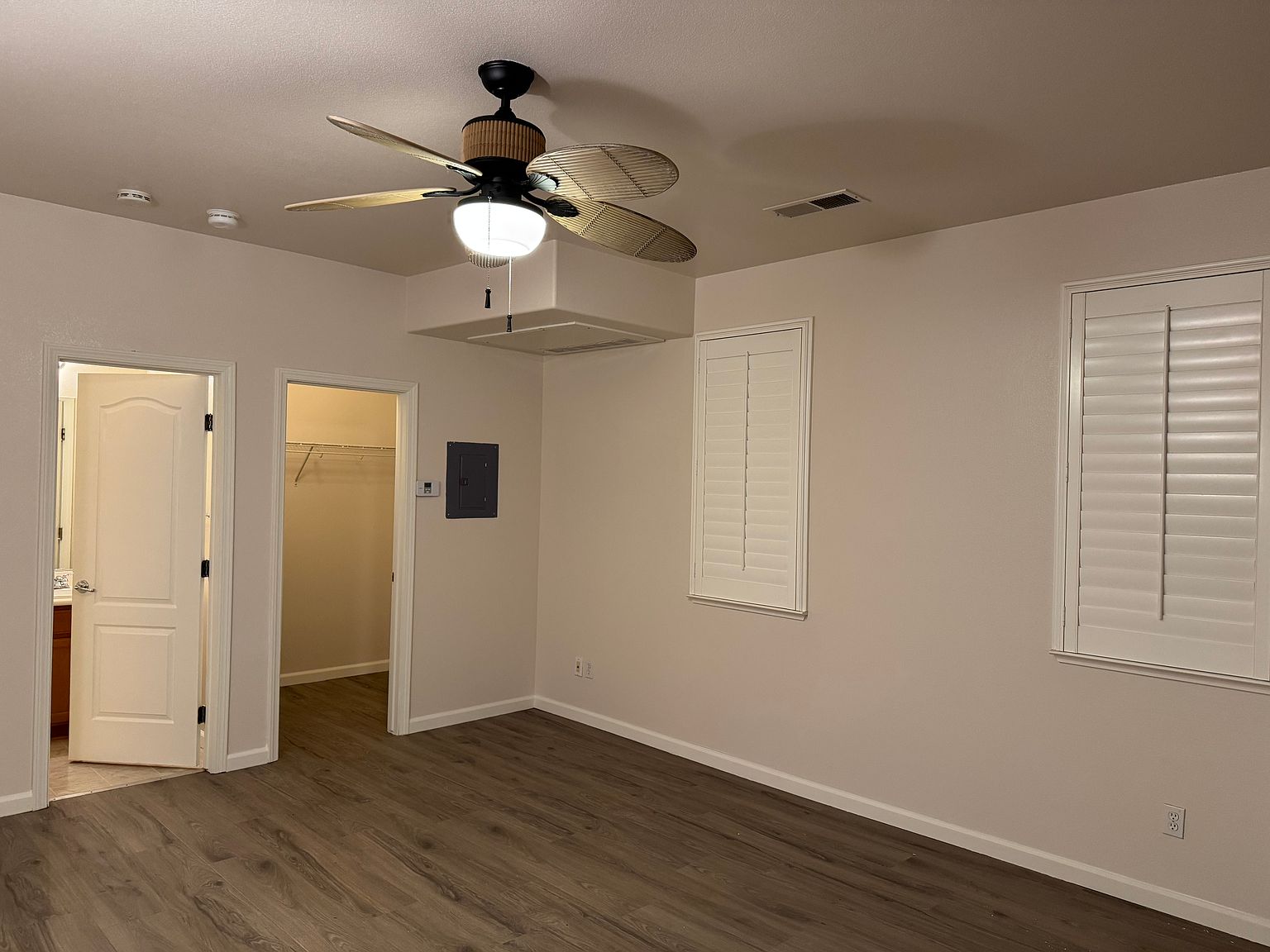606 Leah Ln photo 3