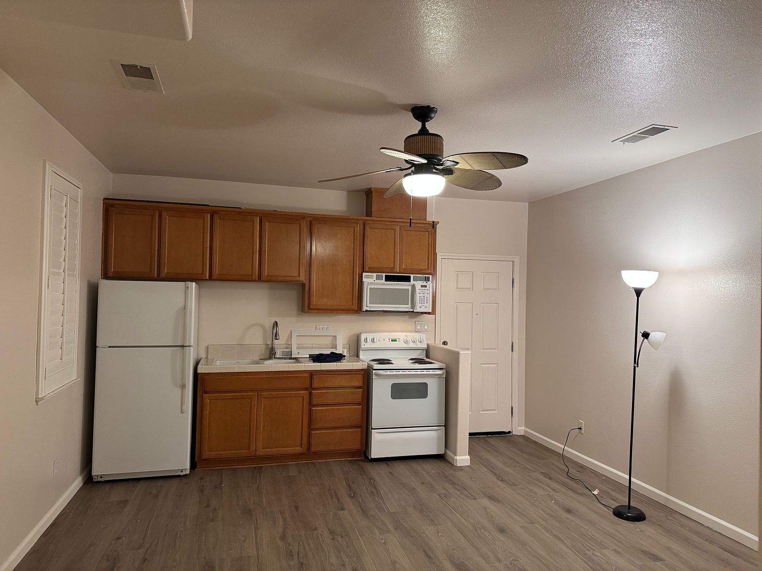 606 Leah Ln photo 2