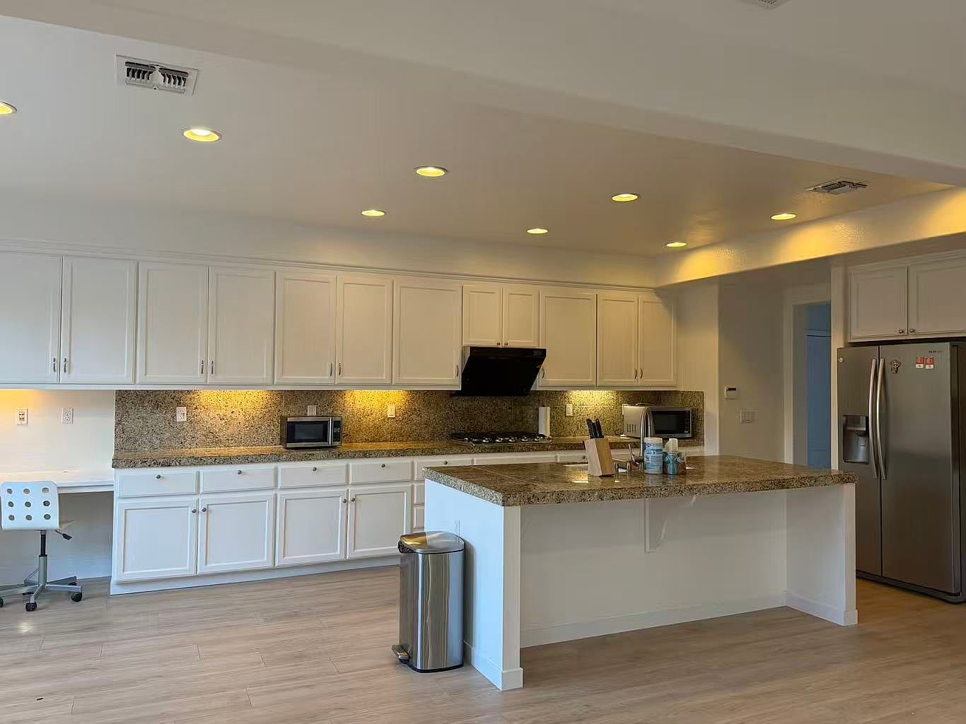 105 Sean Ave photo 4