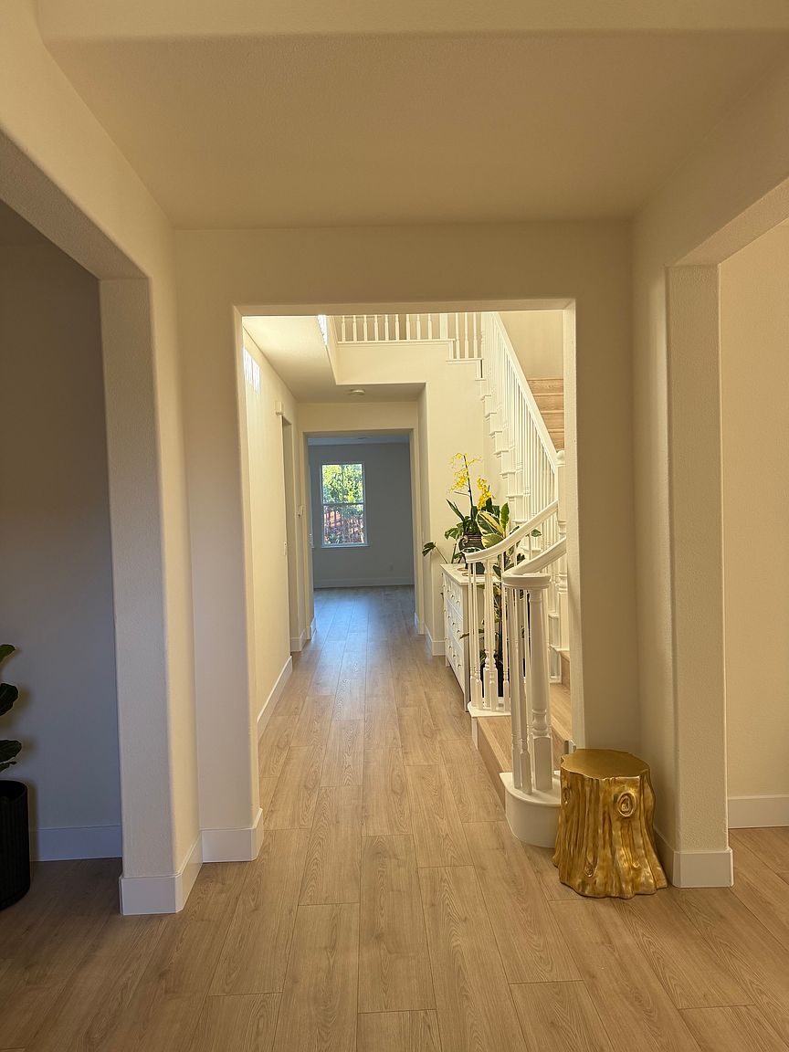 105 Sean Ave photo 2