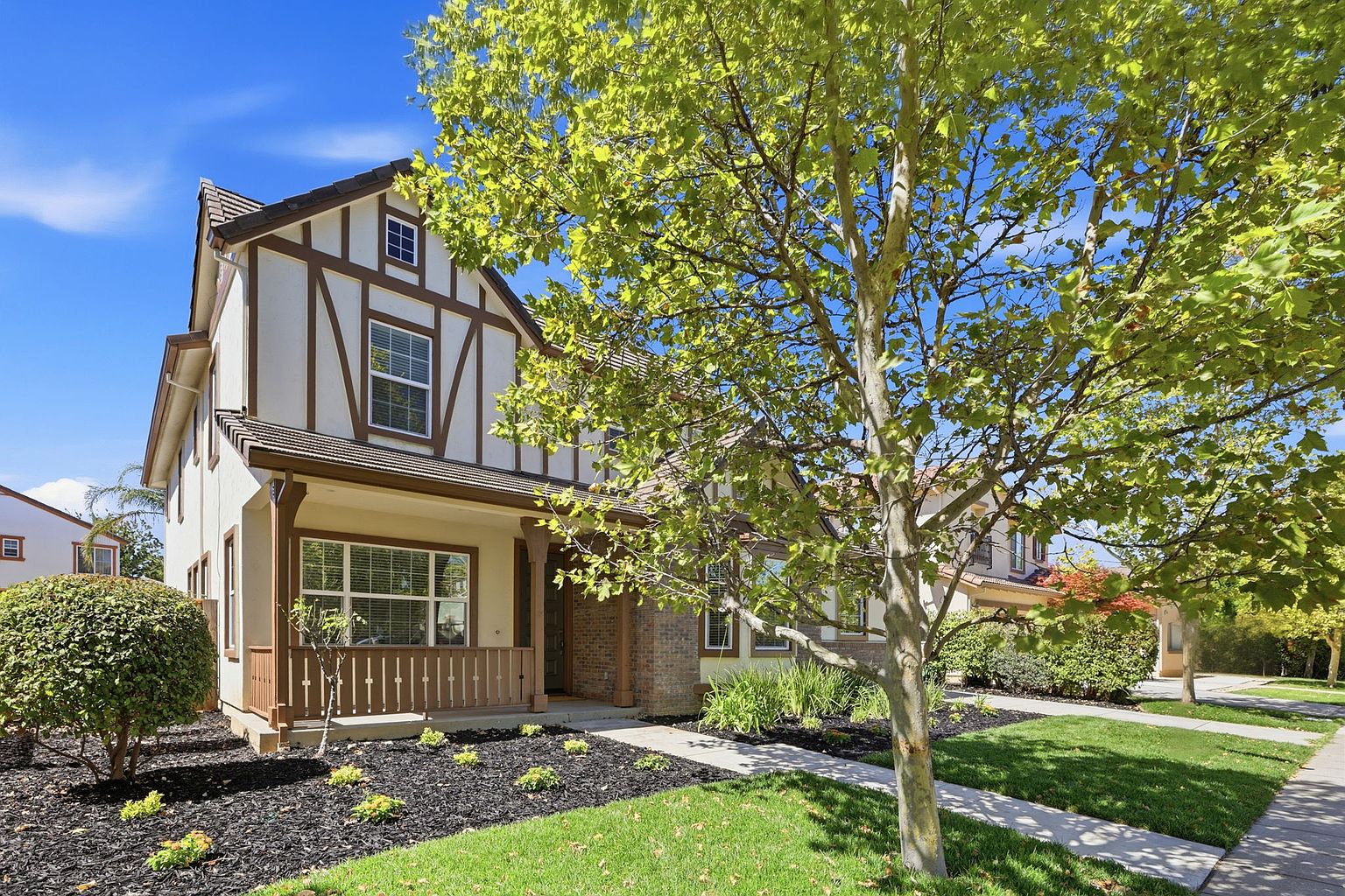24 E Heritage Dr photo 2